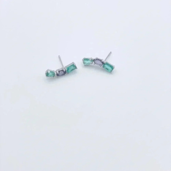 Flora Stud Earrings - Picture 3 of 4